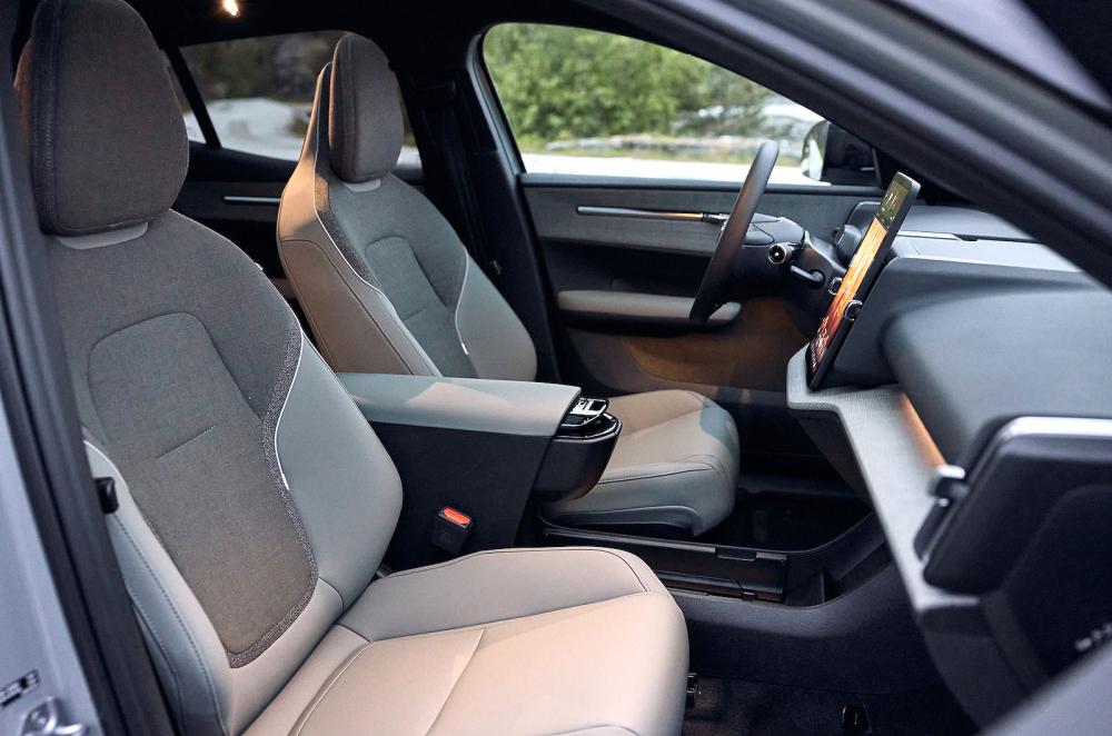 Volvo EX30 Cross Country front seats