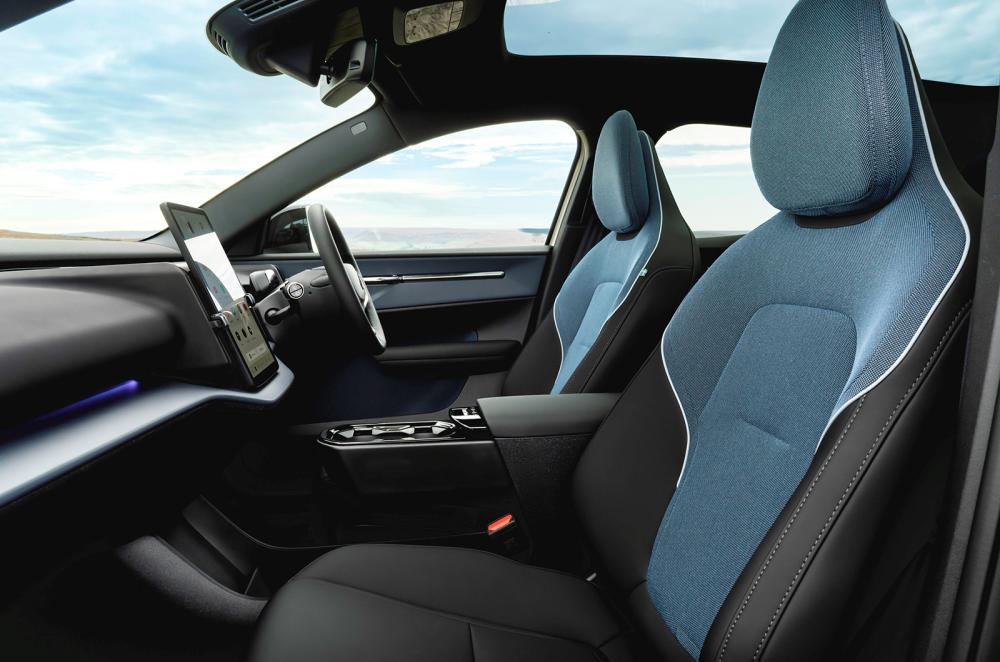 Volvo EX30 Cross Country front seats