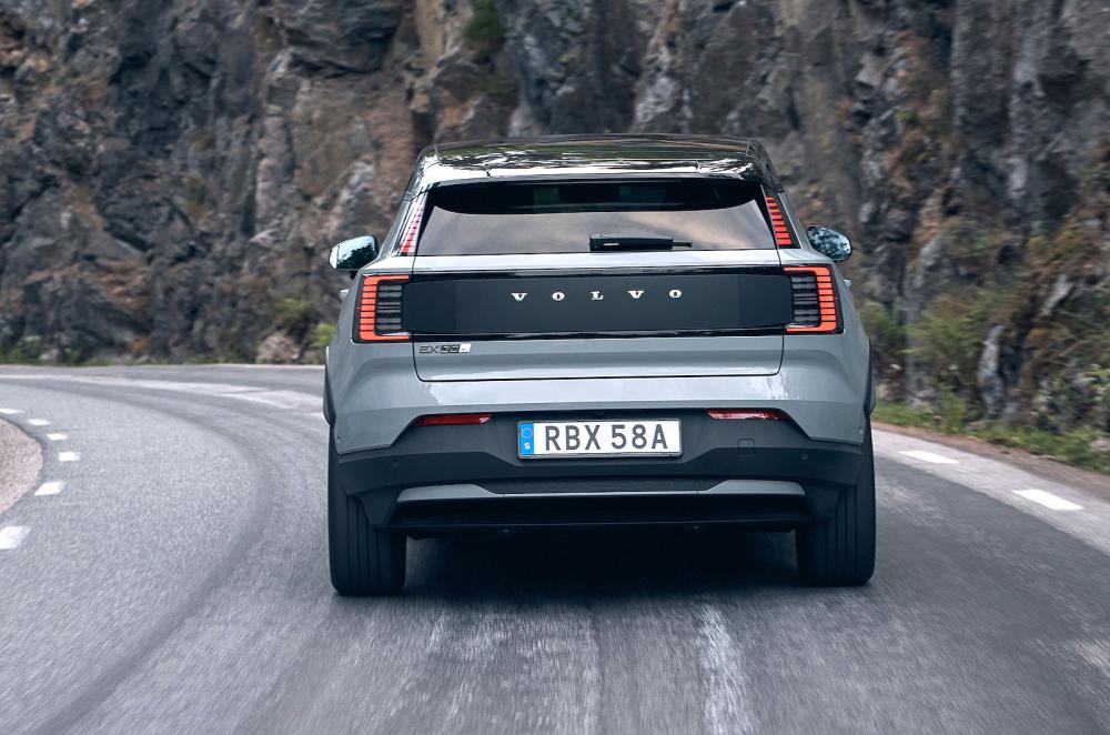 Volvo EX30 Cross Country rear cornering