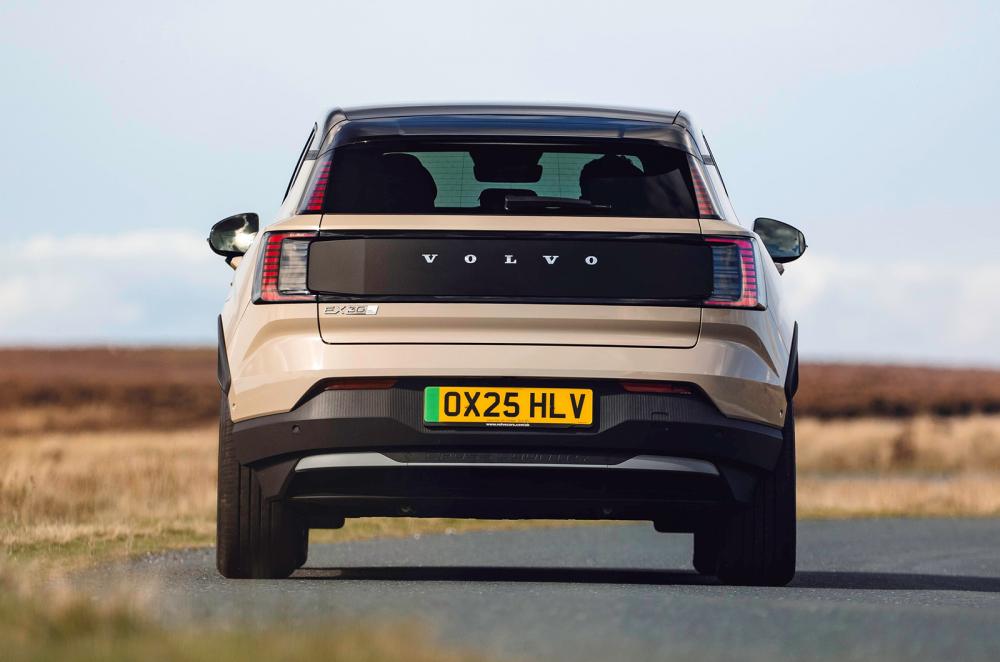 Volvo EX30 Cross Country static rear