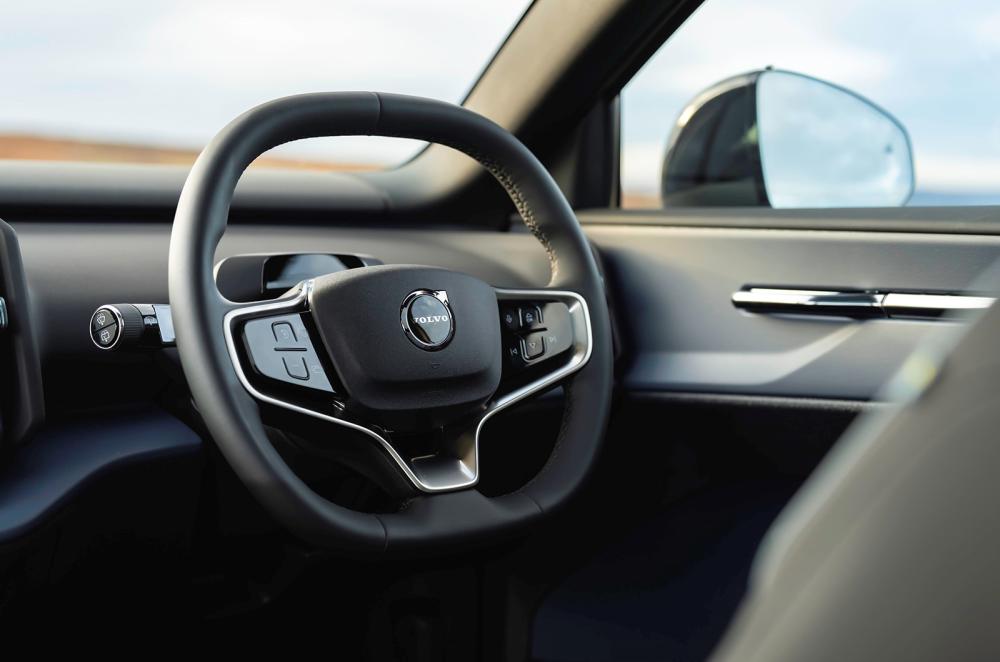 Volvo EX30 Cross Country steering wheel
