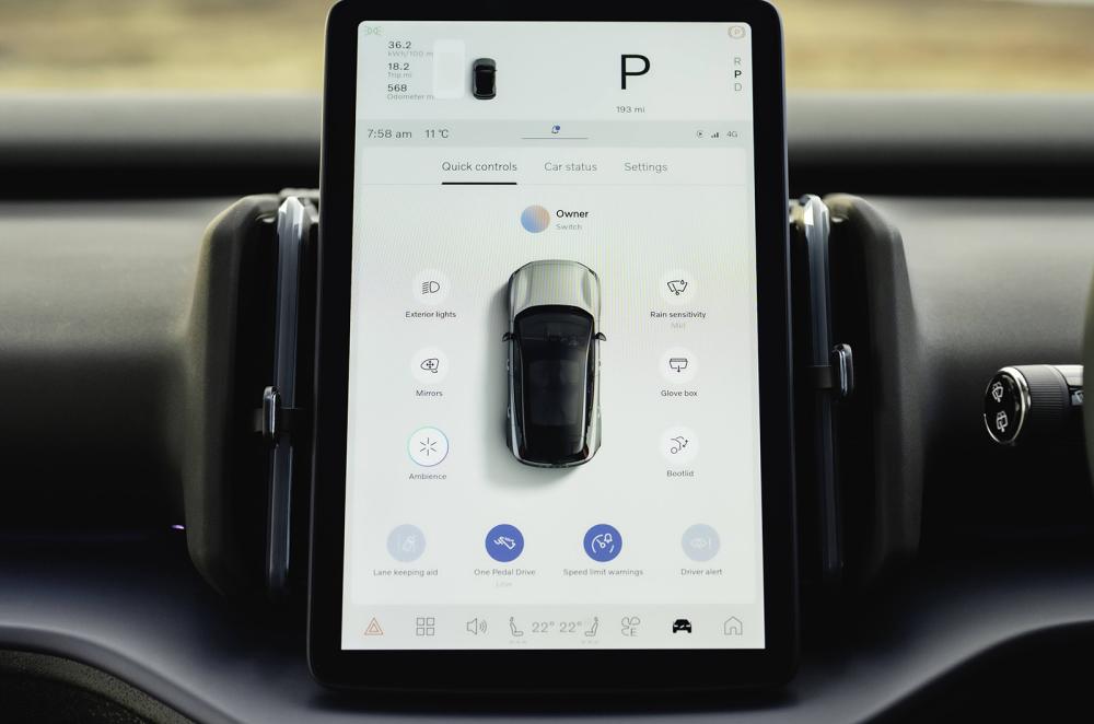 Volvo EX30 Cross Country touchscreen