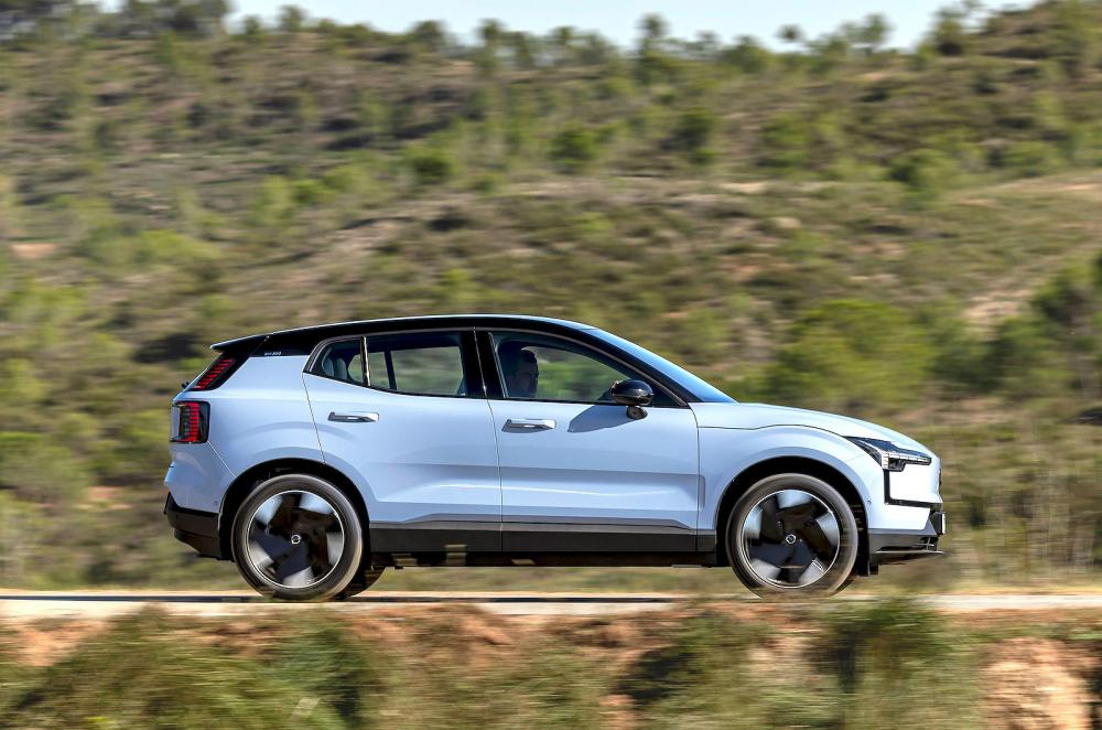 Volvo EX30 right driving