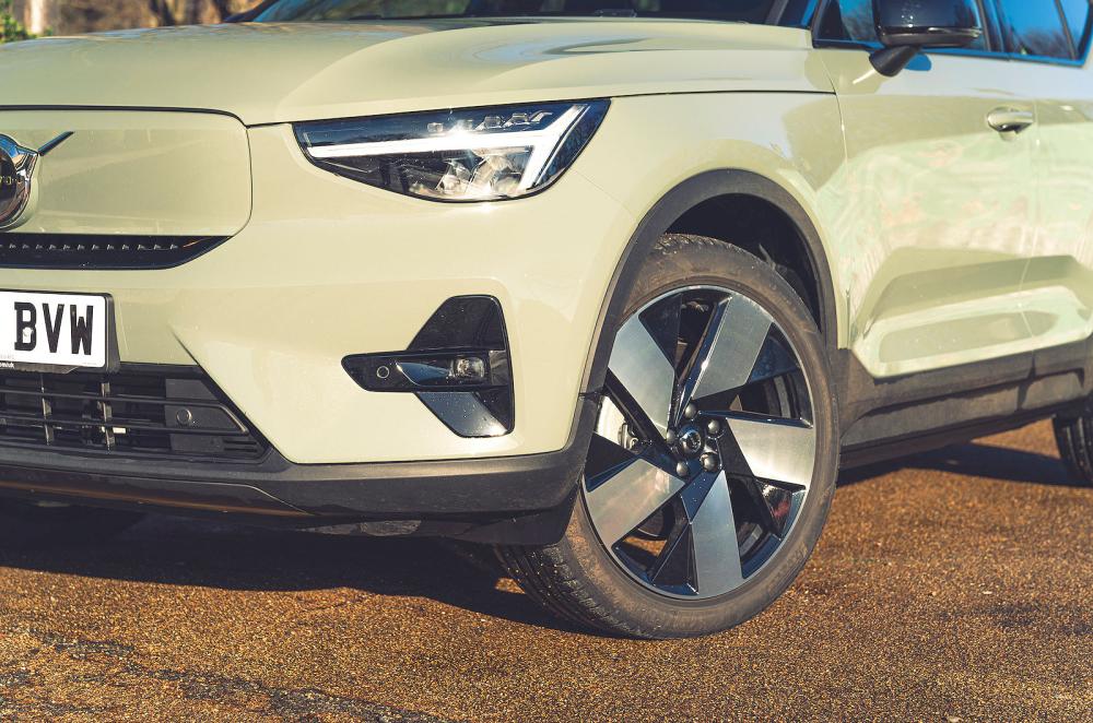 Volvo EX40 alloy wheel