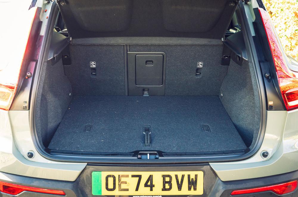 Volvo EX40 boot