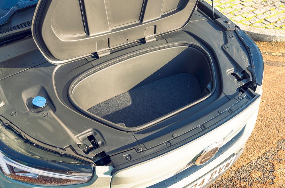 Volvo EX40 front boot