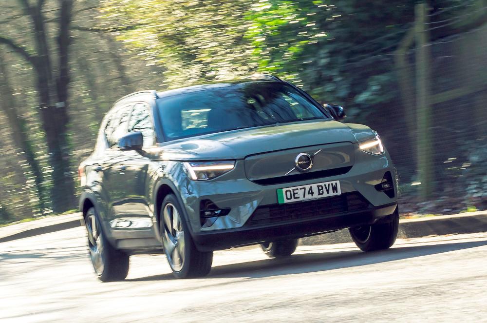 Volvo EX40 front right driving