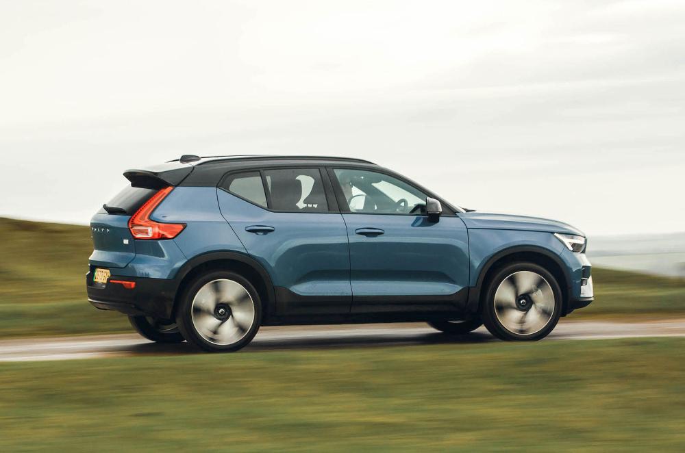 Volvo EX40 right driving