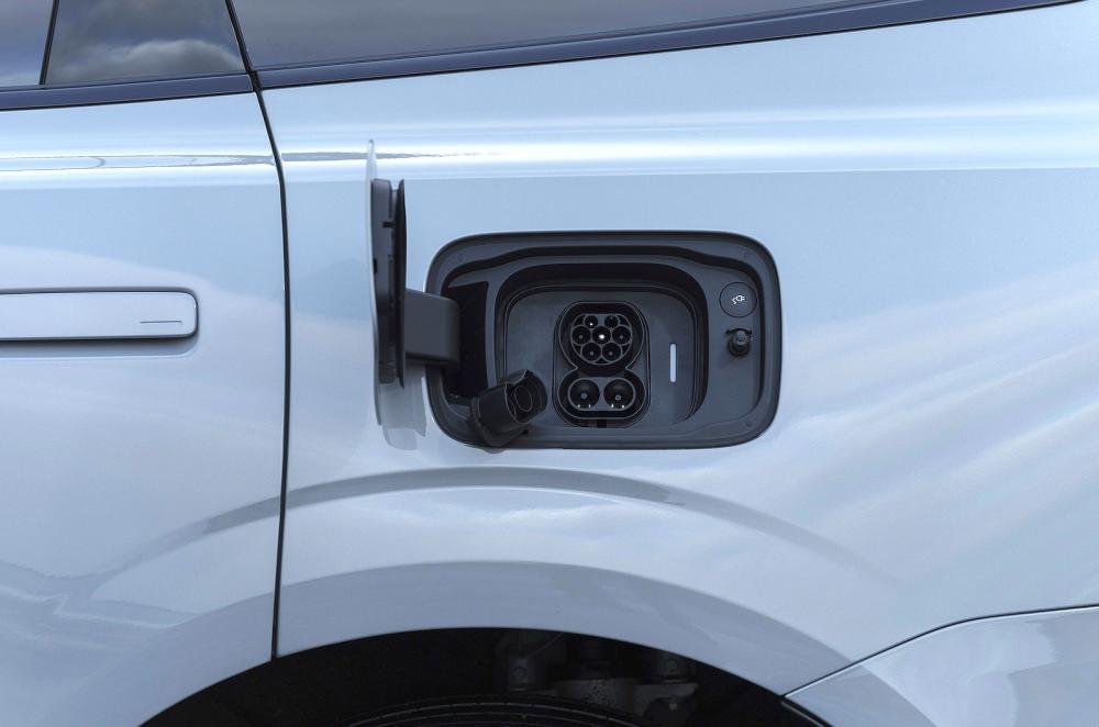 Volvo EX90 charging socket