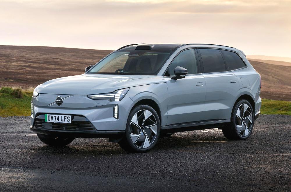 Volvo EX90 front left static