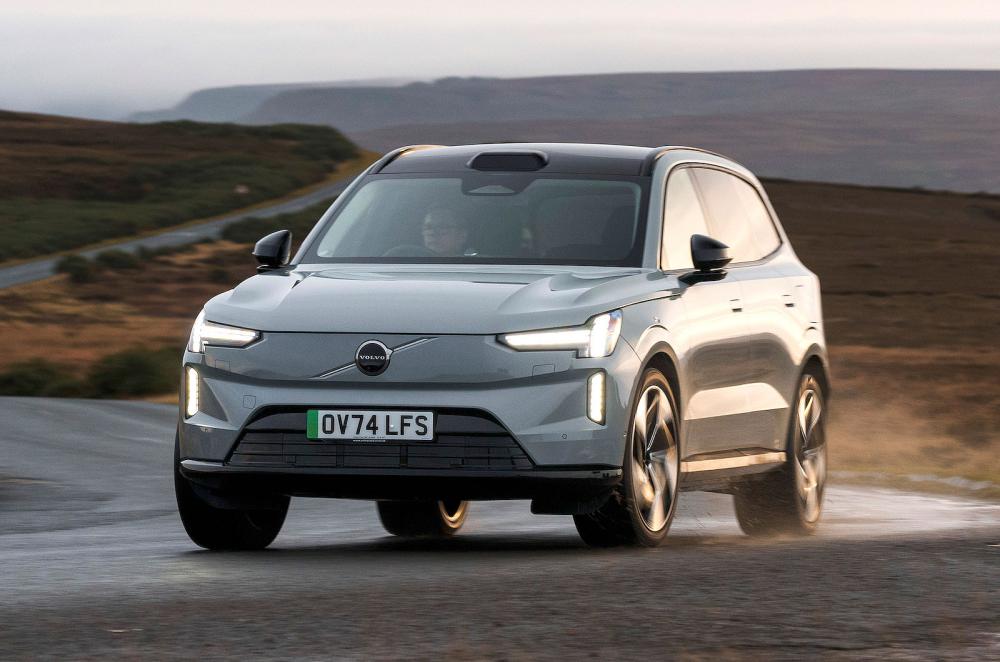 Volvo EX90 front cornering