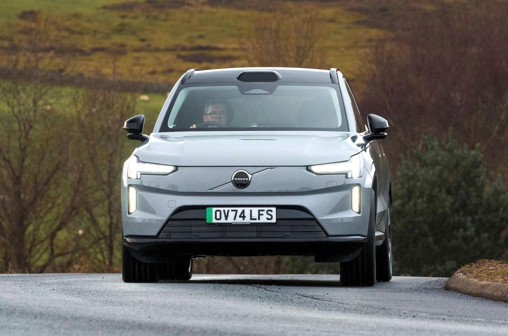 Volvo EX90 front driving