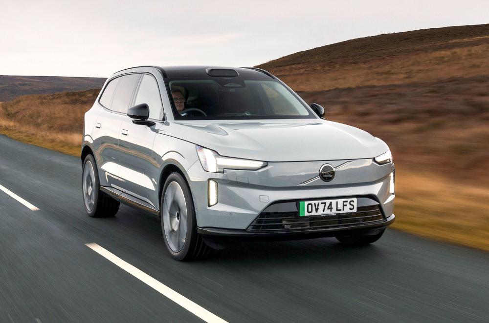 Volvo EX90 front right driving