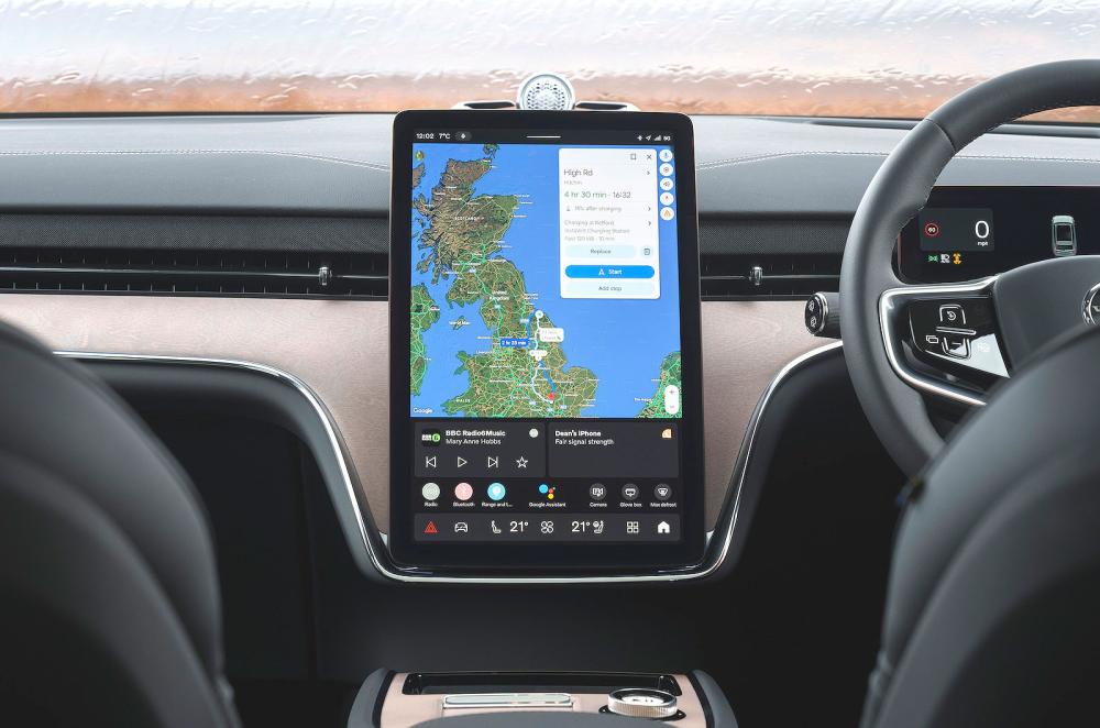 Volvo EX90 infotainment touchscreen