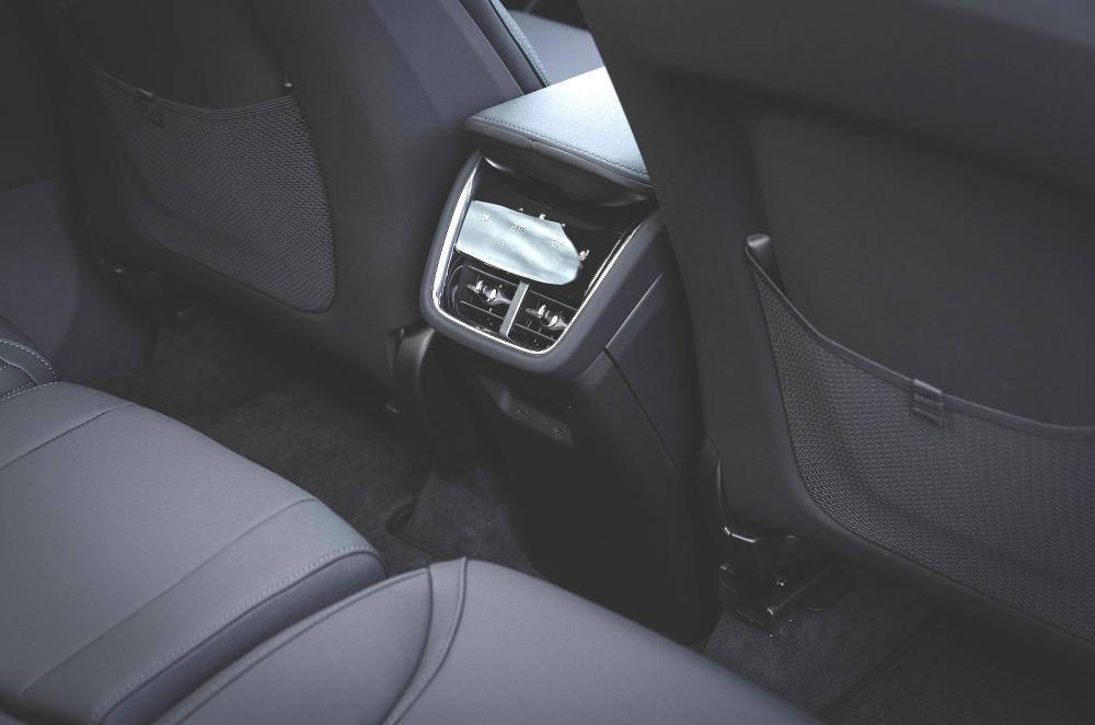 Volvo EX90 rear air-con controls
