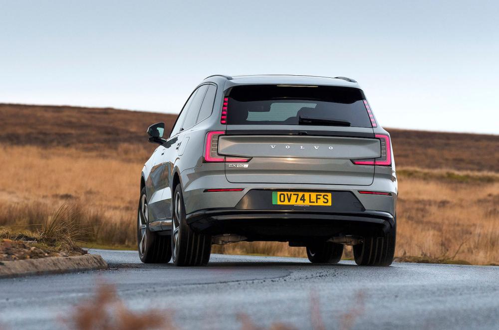 Volvo EX90 rear cornering