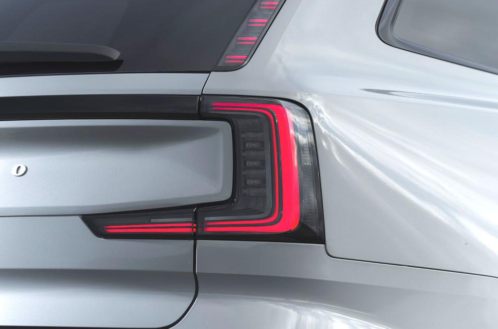 Volvo EX90 rear lights