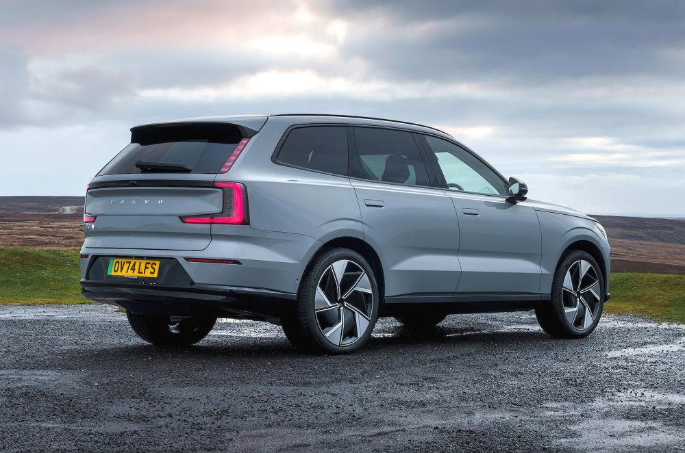 Volvo EX90 rear right static