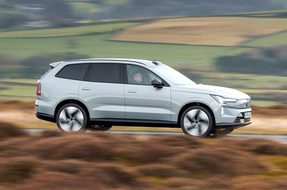 Volvo EX90 right driving