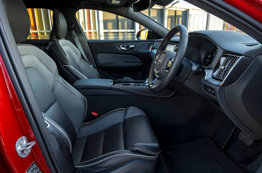 Volvo V60 front seats