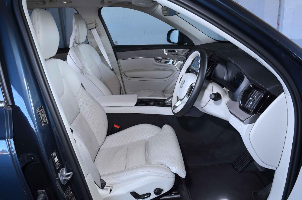 Volvo XC90 interior