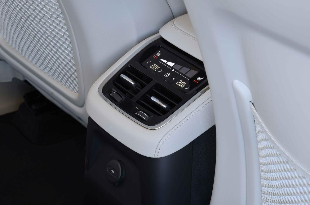 Volvo XC90 interior details