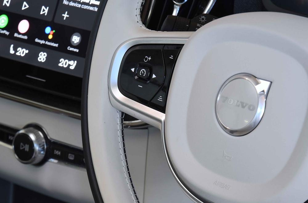 Volvo XC90 interior 