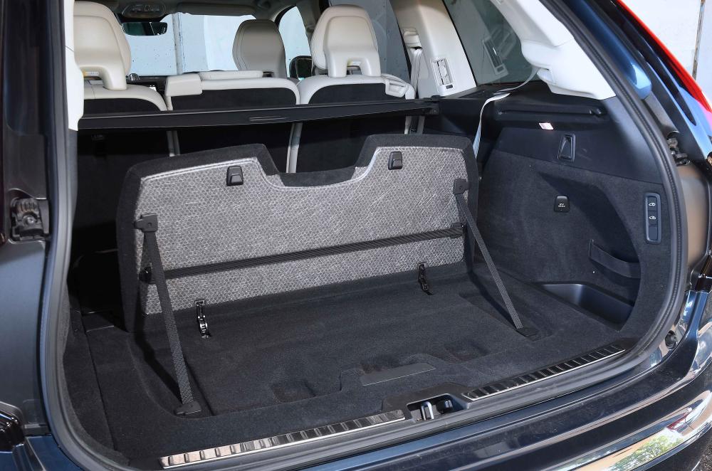 Volvo XC90 boot