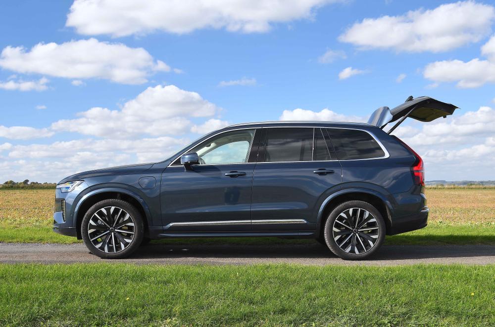 Volvo XC90 side profile static