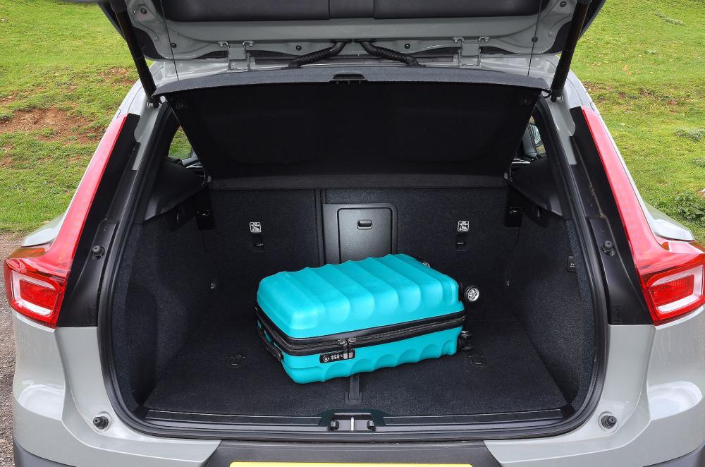 Volvo XC40 boot