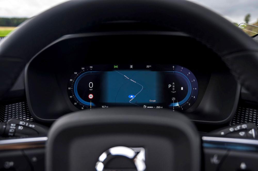 Volvo XC40 driver display