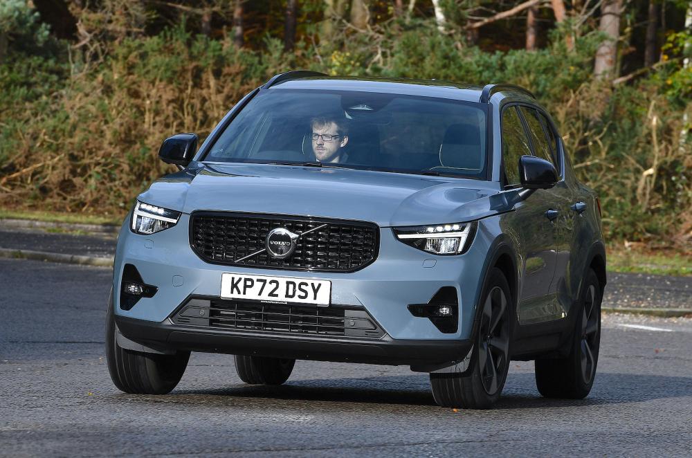 Volvo XC40 front cornering