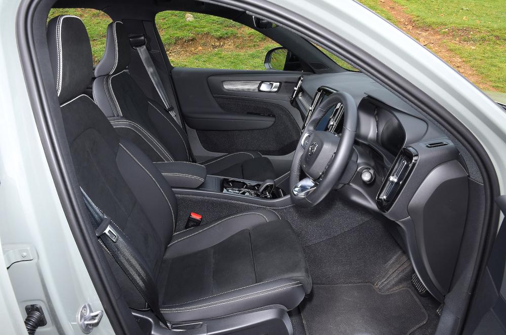 Volvo XC40 front seats