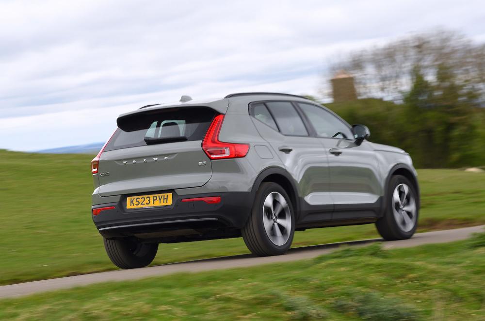 Volvo XC40 rear right driving