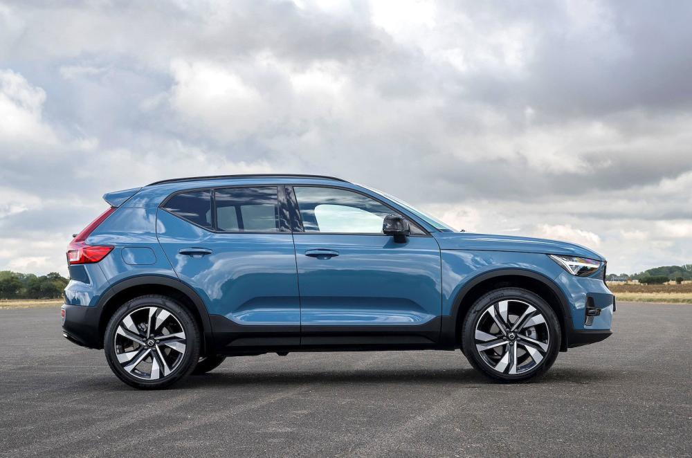 Volvo XC40 right static