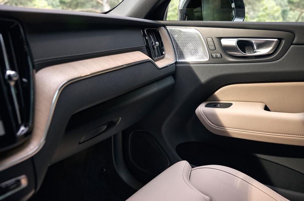Volvo XC60 dashboard detail