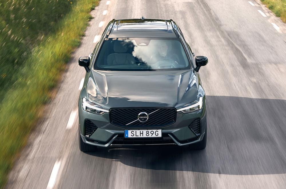Volvo XC60 front driving