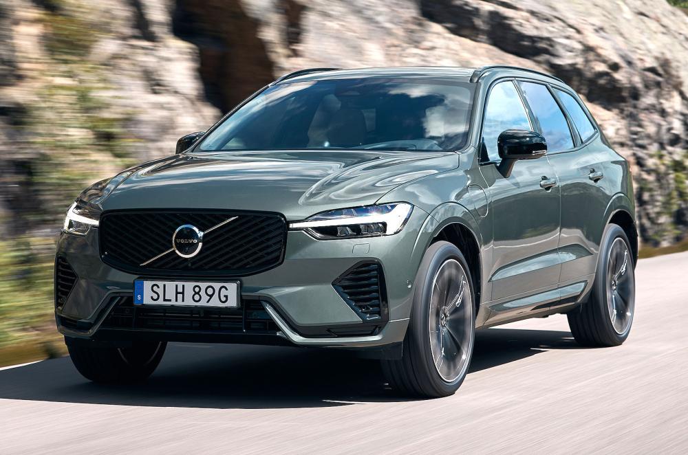 Volvo XC60 front left driving