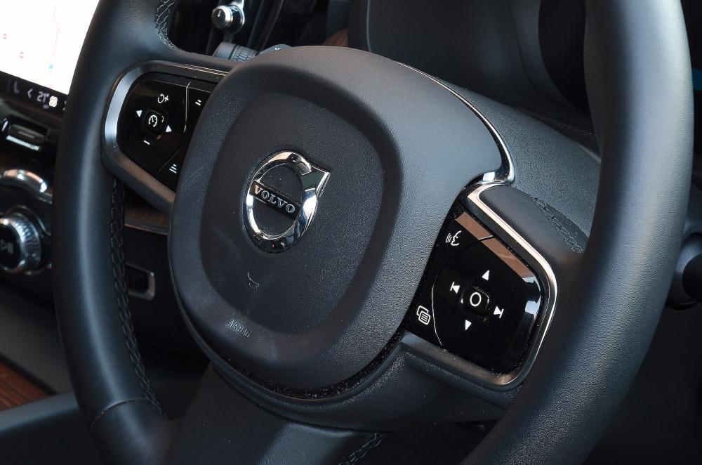 Volvo XC60 steering wheel