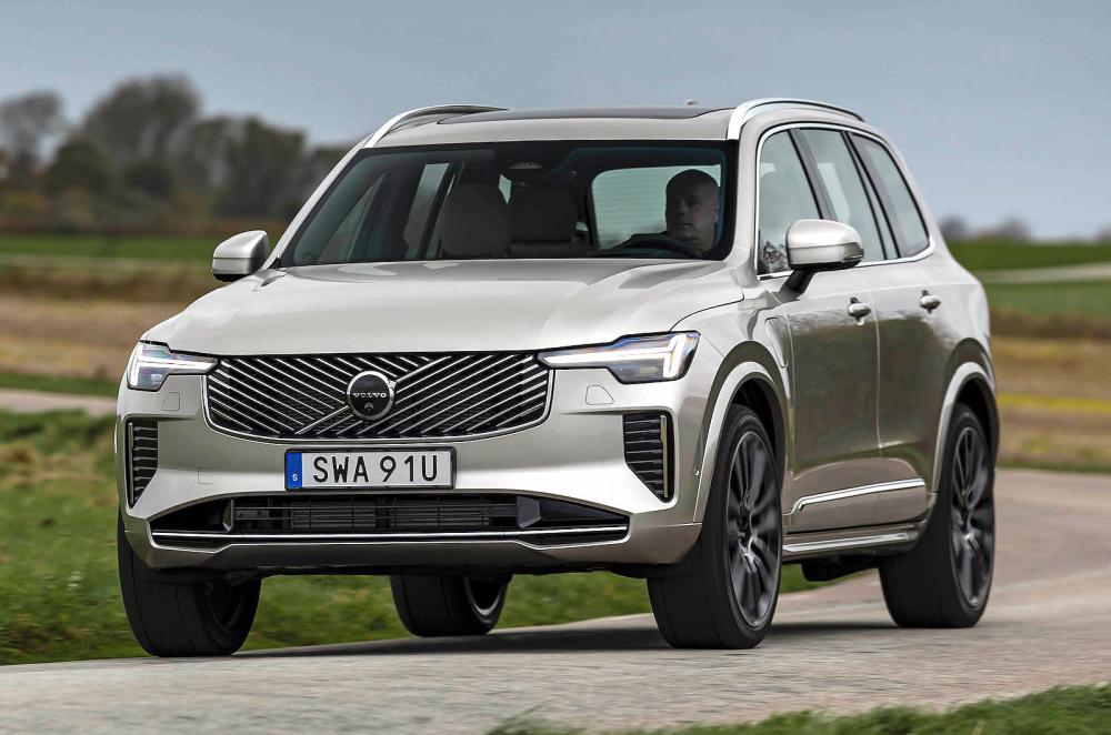 Volvo XC90 front cornering