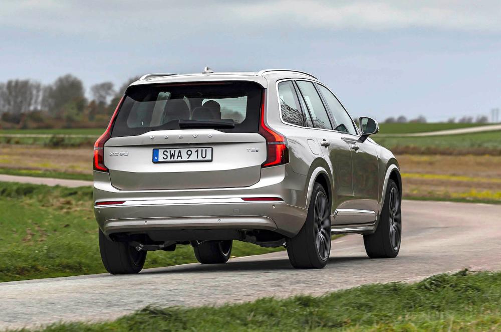 Volvo XC90 rear cornering