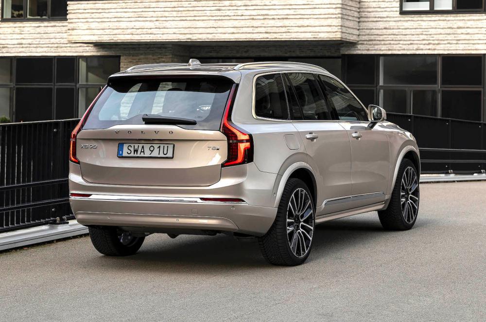 Volvo XC90 rear right static