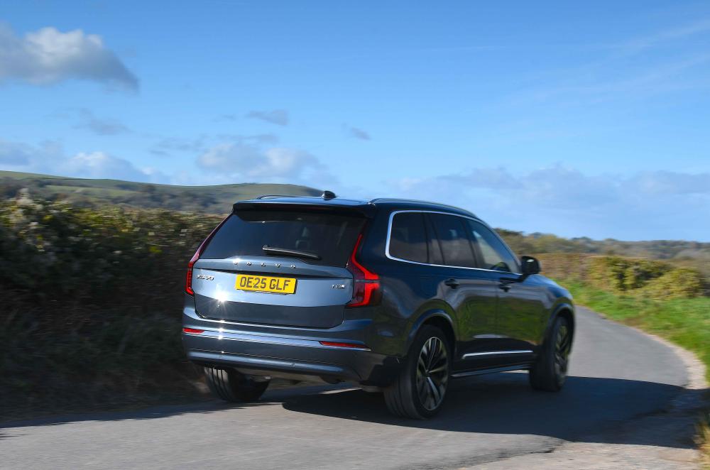 Volvo XC90 rear cornering