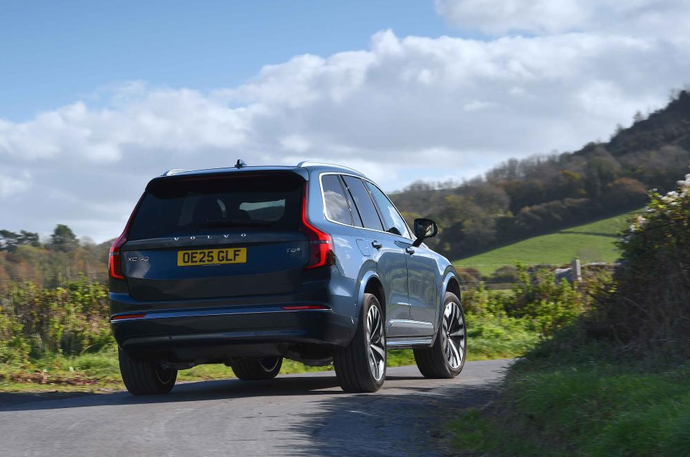 Volvo XC90 rear right driving