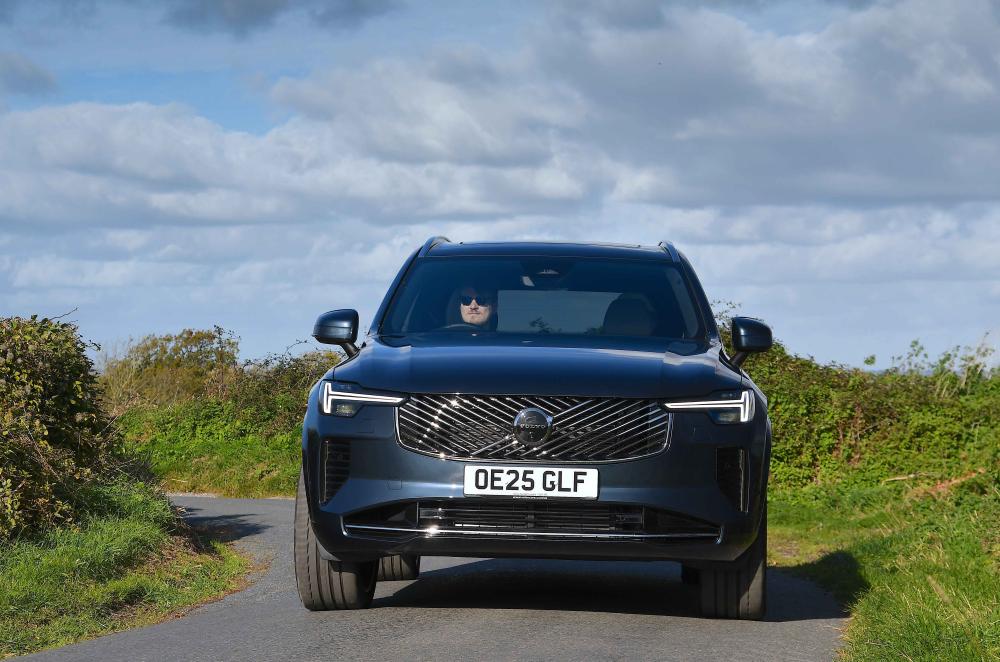 Volvo XC90 front driving