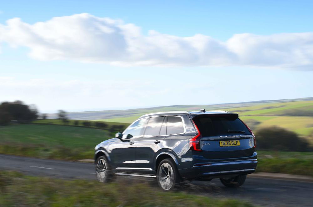 Volvo XC90 rear left driving