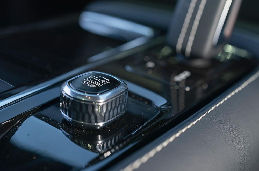 Used Volvo V60 2018-present interior detail