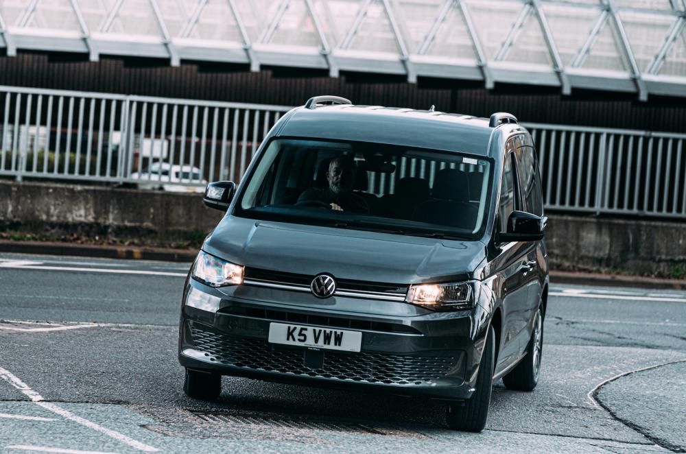 VW Caddy 2022 front cornering