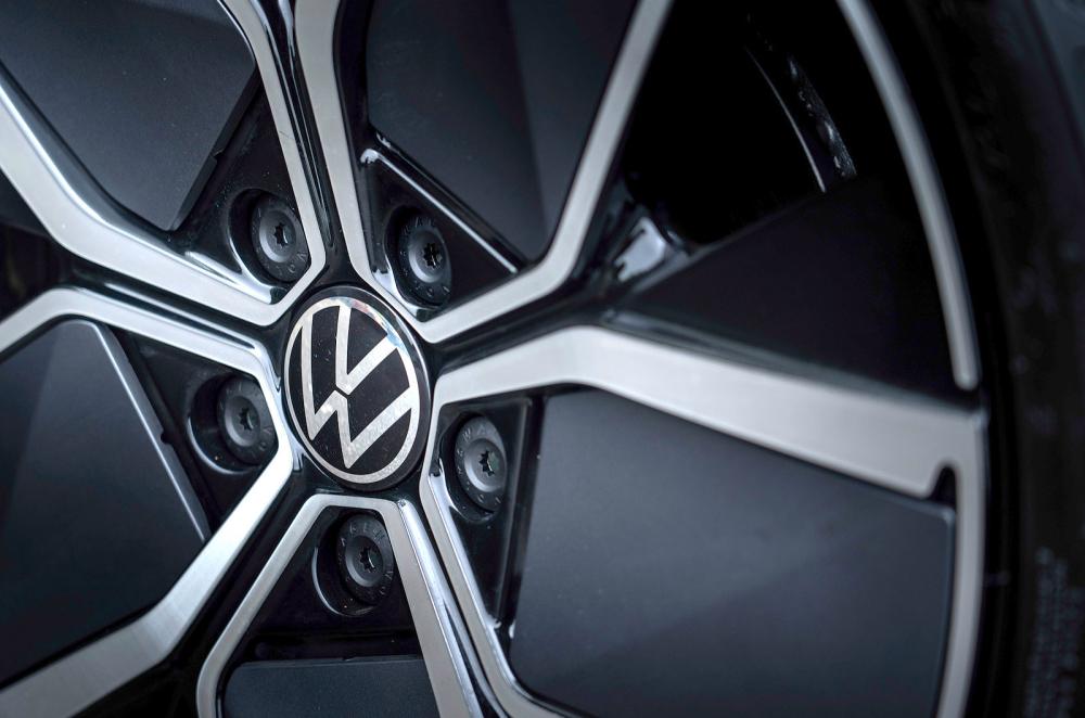 VW Golf Estate alloy wheel