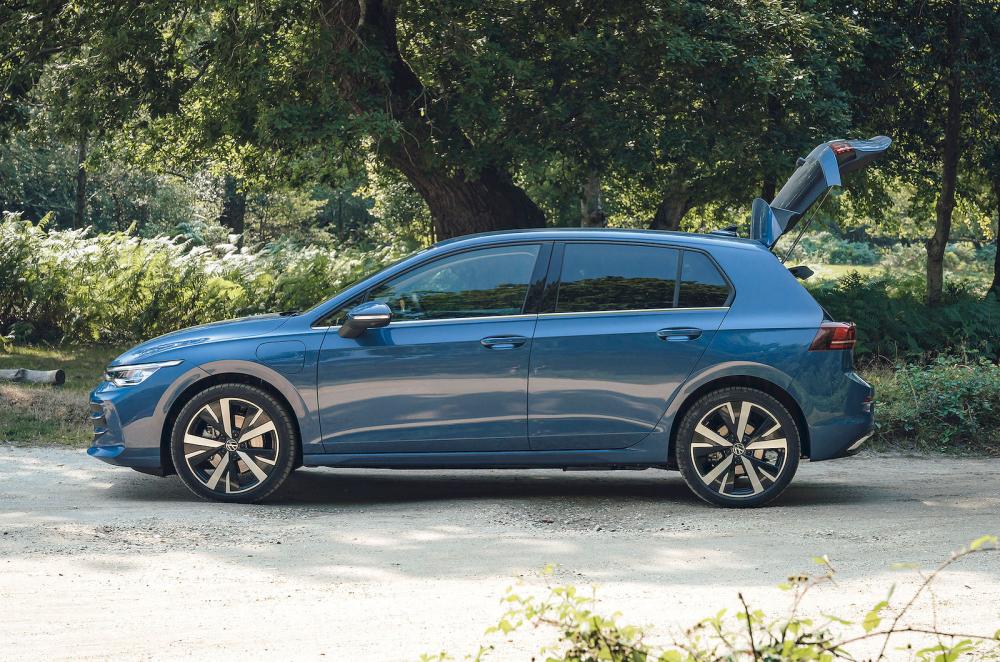 VW Golf left static boot open